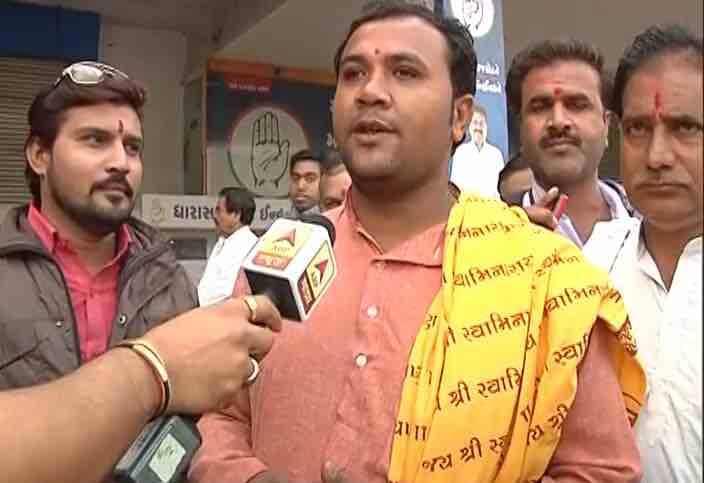 Congress candidate Indranil Rajyaguru performs prayer with help of 51 pandits to get success in Gujarat Assembly elections 2017 Cong candidate Indranil Rajyaguru performs prayer with help of '51 pandits' to get success in Gujarat Assembly polls 2017