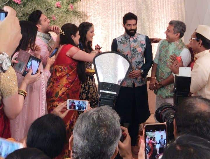 Nevertheless, his famous aunt, Bollywood filmmaker Smita Thackeray (the ex-wife of Jaidev Thackeray - another cousin of Raj Thackeray), attended the ceremony.