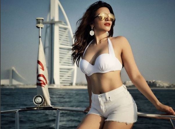Shama boldly shows off her perfectly chiseled shape in this white two piece. She indeed is enjoying the time of her life. Image: Instagram