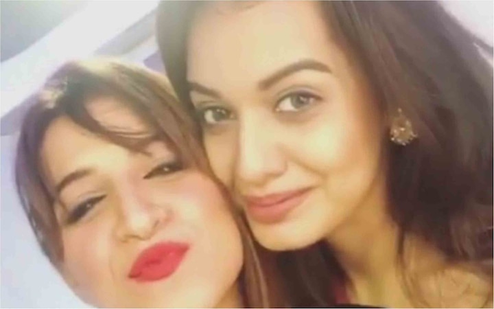 BIGG BOSS 11: Ex-contestant Benafsha Soonawalla hanging out with Priyank Sharma’s ex-girlfriend Divya Agarwal BIGG BOSS 11: Priyank Sharma's ex girlfriend Divya Agarwal PATCHES UP with Benafsha Soonawalla?