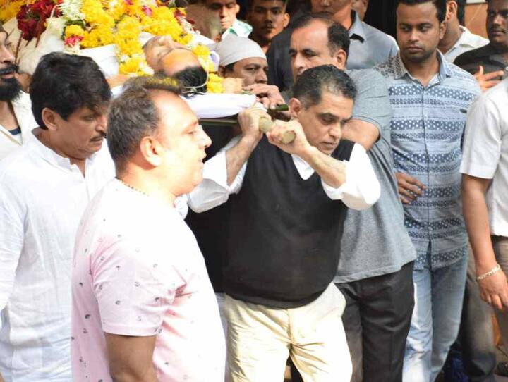 The mortal remains of Neeraj Vora being carried for funeral. Image: Manav Manglani 