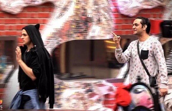 Bigg Boss 11: Vikas Gupta’s brother SLAMS Priyank Sharma for DISRESPECTING his mother Bigg Boss 11: Vikas Gupta's brother SLAMS Priyank Sharma for DISRESPECTING his mother