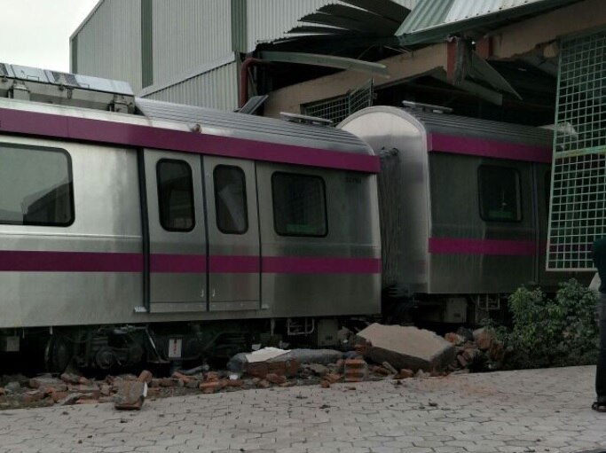 Delhi: Driverless metro train derails, crashes into wall during trail run Delhi: Driverless metro train runs backwards, crashes through wall during trail run