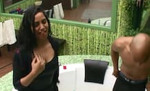 BIGG BOSS 11: Akash Dadlani And Arshi Khan\'s BATHTUB SCENE Turns Up The HEAT In The House