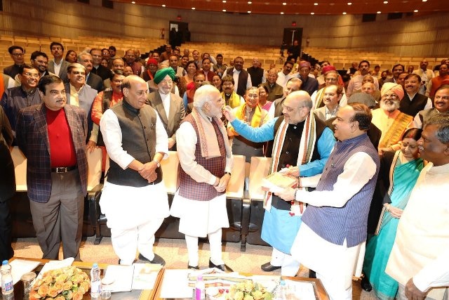 Let Congress credibility question not distract you, Modi tells BJP Modi meets