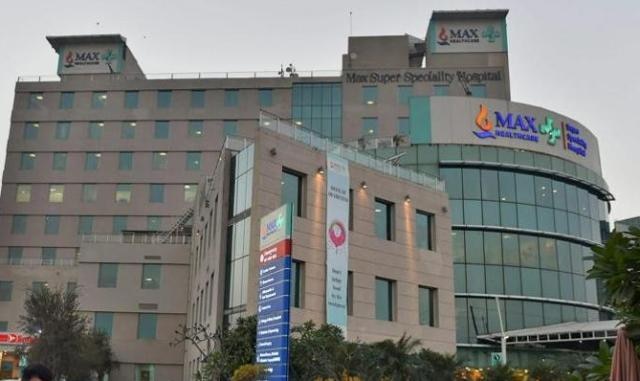 Delhi: Max Hospital resumes operation, claims ‘stay’ on licence cancellation order Delhi: Max Hospital resumes operation, claims 'stay' on licence cancellation order