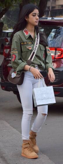 OMG ! Amitabh Bachchan\'s grand-daughter Navya Naveli looks STUNNING in her LATEST PICTURES