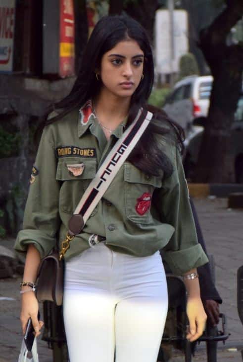 Guess who is all over the internet today ? It is Bollywood’s megastar Amitabh Bachchan’s grand-daughter Navya Naveli Nanda. Navya was spotted today outside a salon and within hours the pictures went viral. Image: Manav Manglani