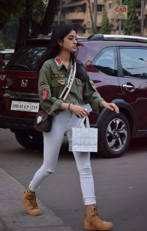 She paired a Khaki shirt with off-white denims and carried a Gucci sling bag. She chose these light brown high ankle shoes which perfectly complemented her dress. She carried herself like a boss. Image: Manav Manglani