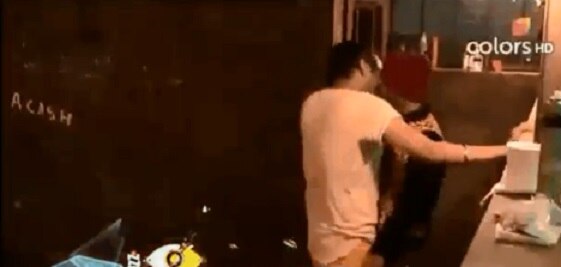 Bigg Boss 11: WHAT! Vikas forcefully KISSES Akash on the LIPS? Bigg Boss 11: WHAT! Vikas forcefully KISSES Akash on the LIPS?