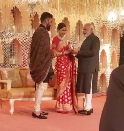 WATCH: PM Modi’s GIFT leaves Virat Kohli and Anushka Sharma awestruck! WATCH: PM Modi's GIFT leaves Virat and Anushka awestruck!