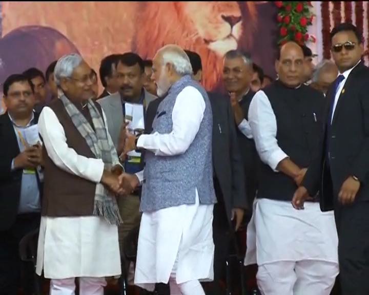Vijay Rupani takes oath as Gujarat CM along with 19 other ministers