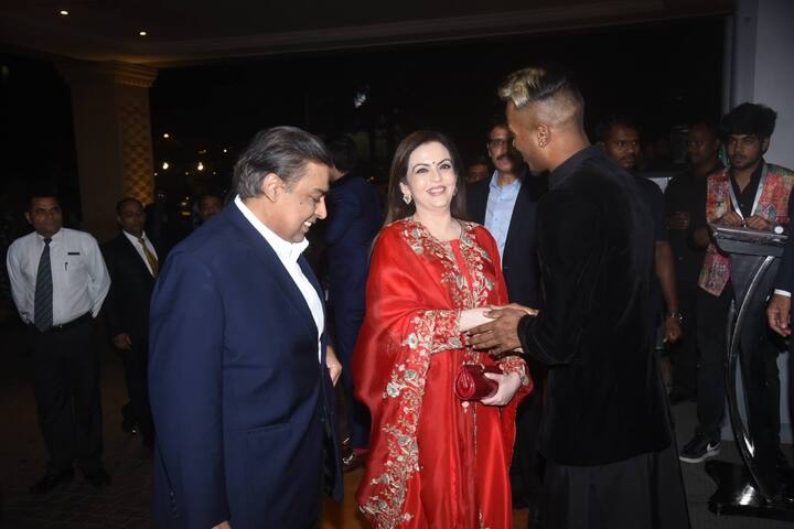 Business tycoon and Mumbai Indians owner Mukesh Ambani graced the occasion to wish the newlywed couple.