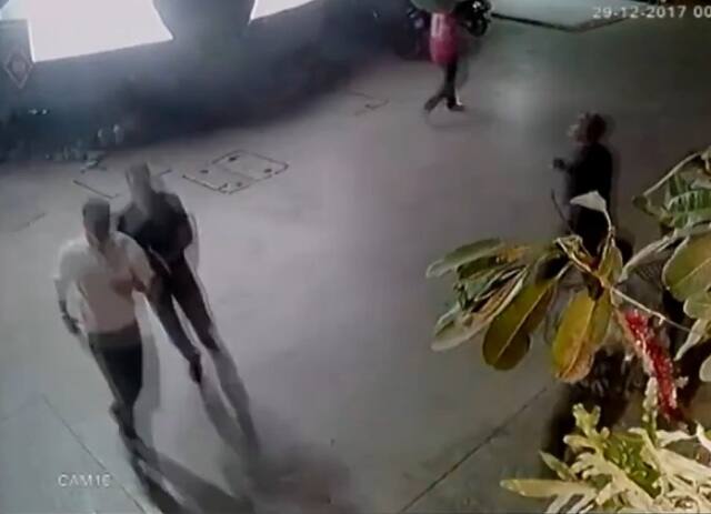 Watch: CCTV footage shows people escaping Kamala Mills fire Watch: CCTV footage shows people escaping Kamala Mills fire