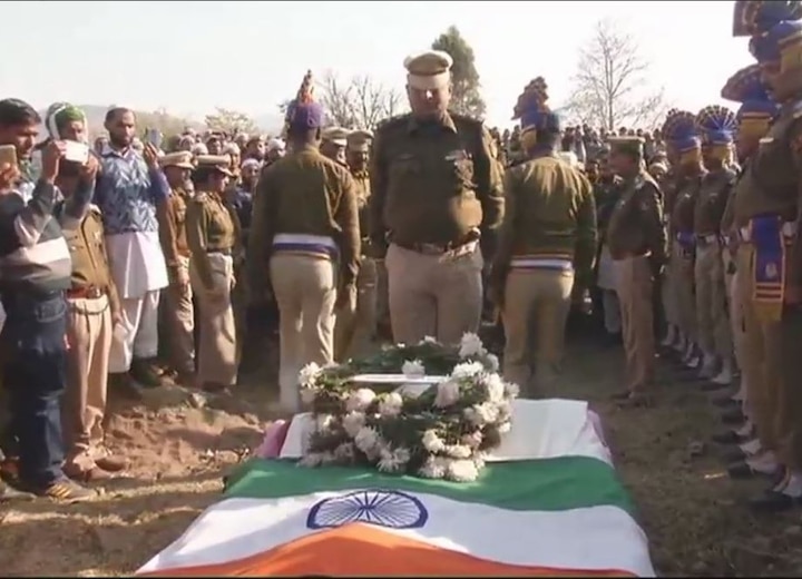 Army pays tribute to jawan killed in Pak shelling in Rajouri Army pays tribute to jawan killed in Pak shelling in Rajouri