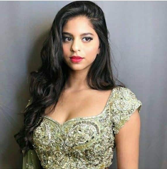 Suhana is totally slaying it in this curly hairdo, golden lehenga and contrasting bright lipstick./ Image:Instagram (@filmykalakar)