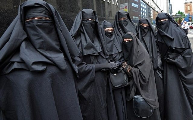 Fatwa issued against wearing designer & slim fit burqas as it is anti-Islam Fatwa issued against wearing designer & slim fit burqas as it is 'anti-Islam'