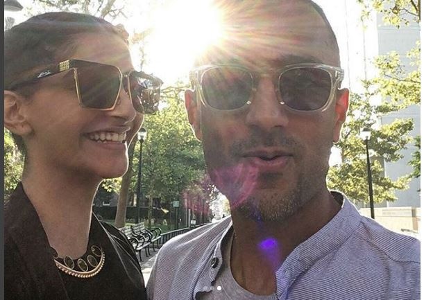 OMG ! Sonam Kapoor and Anand Ahuja getting MARRIED ? OMG ! Sonam Kapoor and Anand Ahuja getting MARRIED ?