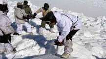 J&K: Passenger vehicle hit by avalanche, 9 people go missing