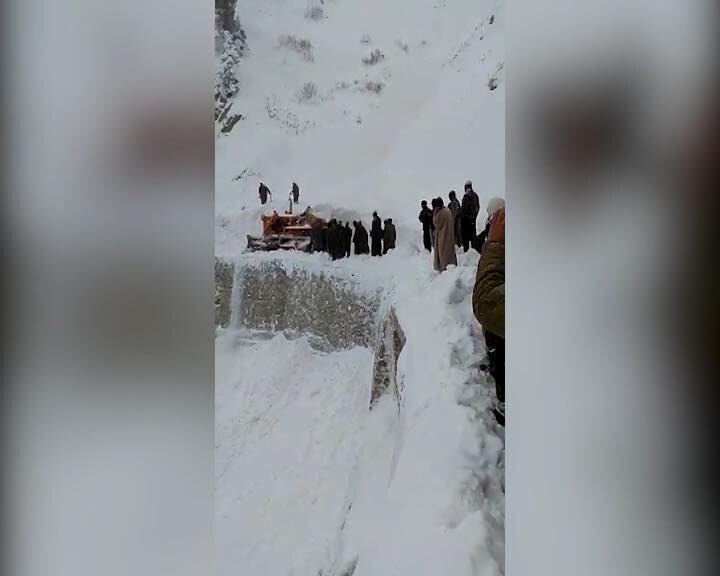 Kupwara: Miracle! 7-year-old trapped in snow for four hours rescued alive Kupwara: Miracle! 7-year-old trapped in snow for four hours rescued alive