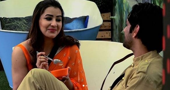 BIGG BOSS 11: Vikas Gupta becomes DICTATOR and FLIRTS with Shilpa Shinde BIGG BOSS 11: Vikas Gupta becomes DICTATOR and FLIRTS with Shilpa Shinde