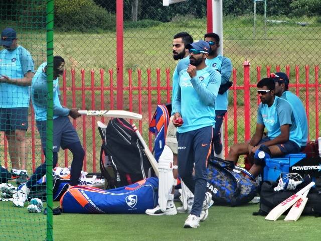 प्रैक्टिस सेशन के दौरान रवीन्द्र जडेजा ने गेंदबाजी और बल्लेबाजी का जमकर अभ्यास किया है. पहले टेस्ट से पहले वो बीमार हो गए थे जिसकी वजह से अश्विन को टीम में शामिल किया गया था.