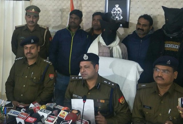 2, including SP worker, arrested for hurling potatoes in UP; Akhilesh says, ‘Will give Yash Bharti to SSP’ 2, including SP worker, arrested for hurling potatoes in UP; Akhilesh says, 'Will give Yash Bharti to SSP'