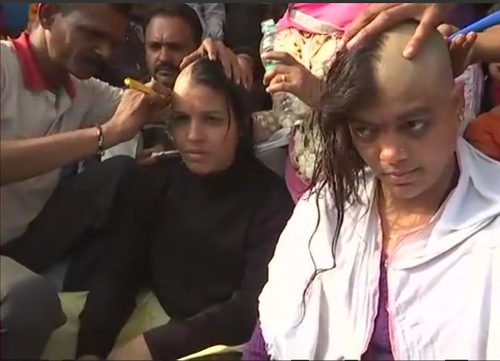 MP: Teachers shave their heads at 'Adhyapak Adhikar Yatra' protest MP: Teachers shave their heads at 'Adhyapak Adhikar Yatra' protest