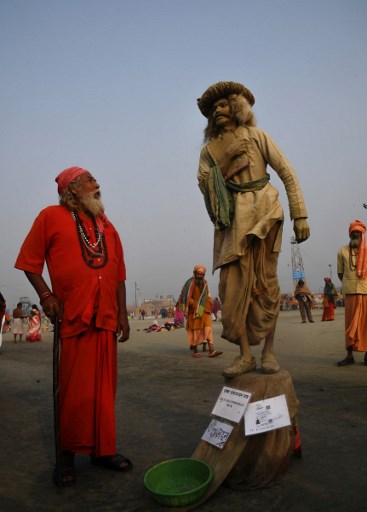 In Pics: Lakhs Of Devotees Take Holy Dip On The Occasion Of Makar Sankranti