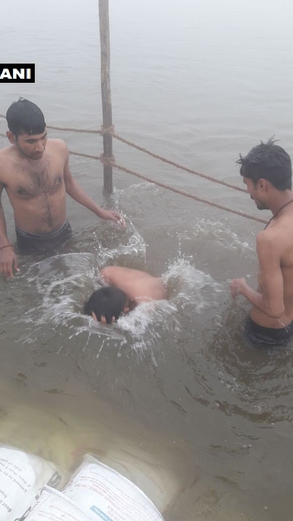 PM Narendra Modi also wished the country on the occasion of Makar Sankranti. Caption: Devotees take dip in Triveni Sangam in Allahabad amidst dense fog (With inputs from agencies)