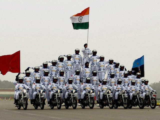 As Indian Army celebrates 70th Army Day, nation pays tribute to its 'valiant heroes' Indian Army celebrates 70th Army Day, Twitter pours tribute to valiant soldiers