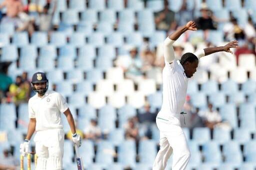 रोहित ने पहली पारी में उस समय अपना विकेट गंवा दिया, जब भारतीय टीम नाज़ुक स्थिती में थी.