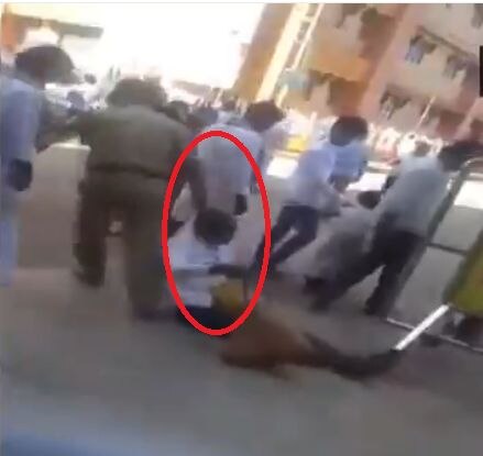 Shocking! Cop drags an old man out of temple in Karnataka Shocking! cop drags an old man out of temple in Karnataka