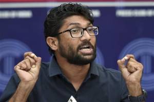 Chennai journos boycott Jignesh Mevani press meet after he asks for Republic TV’s mic to be removed
