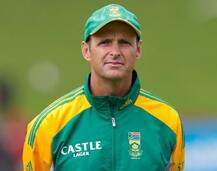 विस्फोटक बल्लेबाज़ ने तोड़ा टीम के कोच का जबड़ा