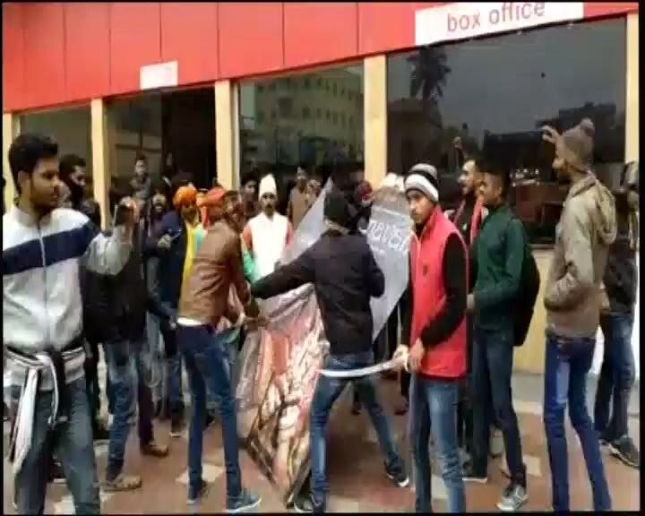 Karni Sena protest against Padmaavat outside Muzaffarpur cinema hall SC clears ban on Padmaavat: Karni Sena vandalises cinema hall in Muzaffarpur