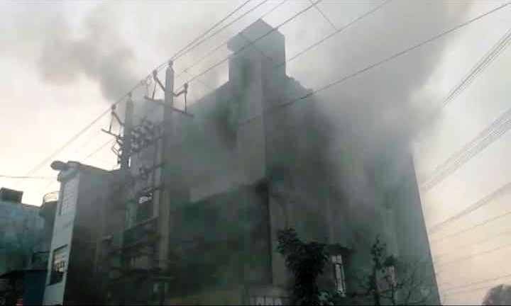 Bawana fire horror: 2 jumped from second floor to escaped death Bawana fire horror: 2 jumped from second floor to escaped death