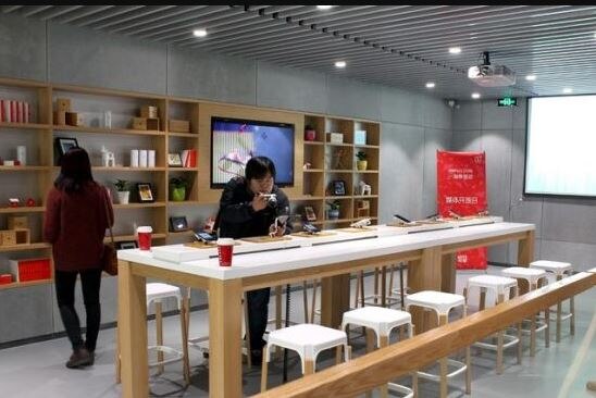 OnePlus opens its first authorised offline store in India OnePlus opens its first authorised offline store in India