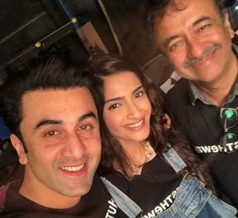 WHOA ! Bollywood actor Ranbir Kapoor and Sonam Kapoor’s selfie is creating a buzz WHOA ! Ranbir Kapoor and Sonam Kapoor's  selfie is creating a buzz