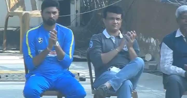 रैना की इस पारी की तारीफ खुद टीम इंडिया के पूर् कप्तान सौरव गांगुली ने भी की. वो मैच के दौरान रैना के शतक पर तालियां बजाते हुए नज़र आए.