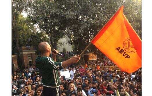 Akshay Kumar Earns Twitter’s Ire After He Was Seen Waving ABVP Flag In Delhi University Akshay Kumar Earns Twitter's Ire After He Was Seen Waving The ABVP flag In Delhi University