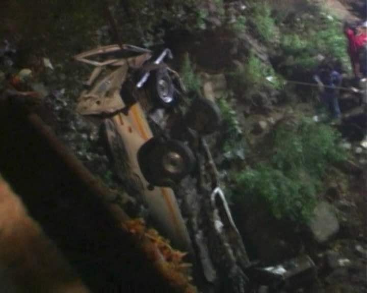 Maharashtra: 13 killed as minibus plunges into river in Kolhapur Maharashtra: 13 killed as minibus plunges into river in Kolhapur