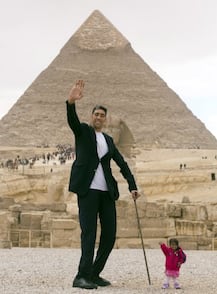 In Pictures: World\'s Smallest Woman Meets World\'s Tallest Man For Incredible Photoshoot In Egypt