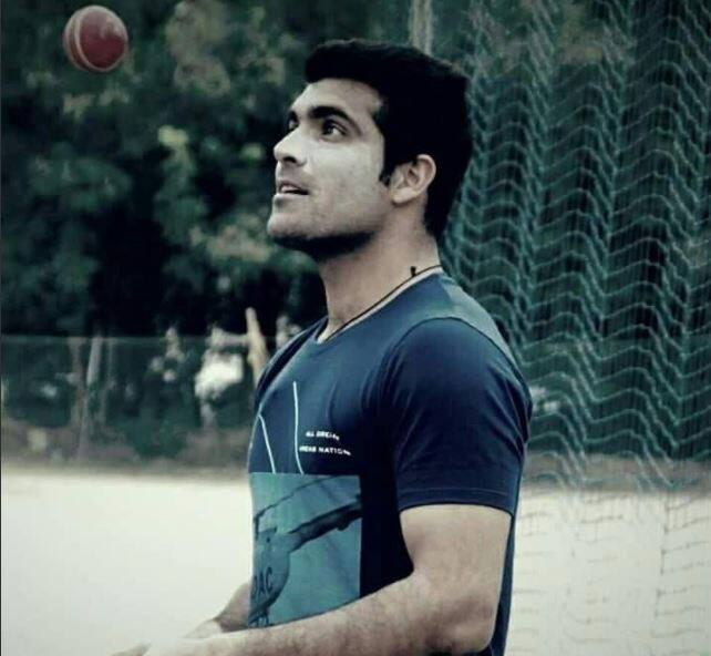 खबरों के मुताबिक डार रात में सिक्योरिटी गार्ड की भूमिका निभाते हैं वहीं दिन में खेल के लिए जमकर पसीना बहाते हैं. जिनकी मेहनत अब रंग लाई है.