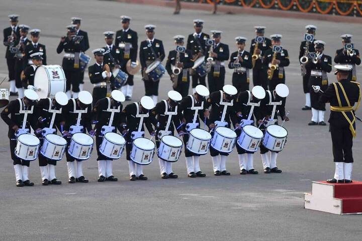 Several performances by Army, Air Force and Naval bands, among other troupes, thrilled the audience with patriotic fervour, as they cheered loudly against the backdrop of a delightful twilight. (Image: Facebook/ PresidentOfIndia)