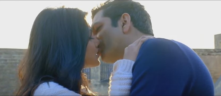 TV actress Jennifer Winget and Kunal Kohli’s Kissing scene from Phir Se not appreciated by Twitterati Jennifer Winget's LIPLOCK scene makes Twitterati unhappy