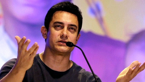 Aamir accepts ‘PadMan challenge’, poses with sanitary pad Aamir Khan Accepts 'PadMan Challenge', Poses With Sanitary Pad. See Pic
