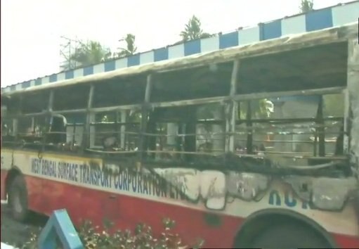 Clashes erupt in Kolkata after bus Clashes erupt in Kolkata after bus cruses two students; vehicles torched