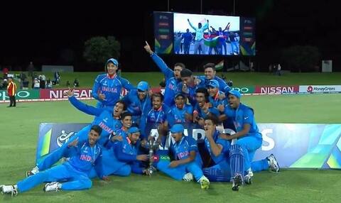 U-19 WC: चोटिल पैर के साथ खेलते हुए रख दी टीम इंडिया की जीत की नींव U-19 WC: चोटिल पैर के साथ खेलते हुए रख दी टीम इंडिया की जीत की नींव