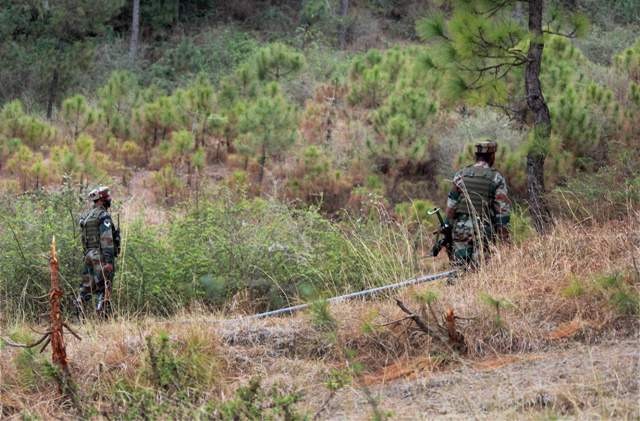 Jammu and Kashmir: 4 jawans killed in ceasefire violation by Pakistan in Rajouri Jammu and Kashmir: 3 Army jawans killed ceasefire violation by Pakistan along LoC in Rajouri